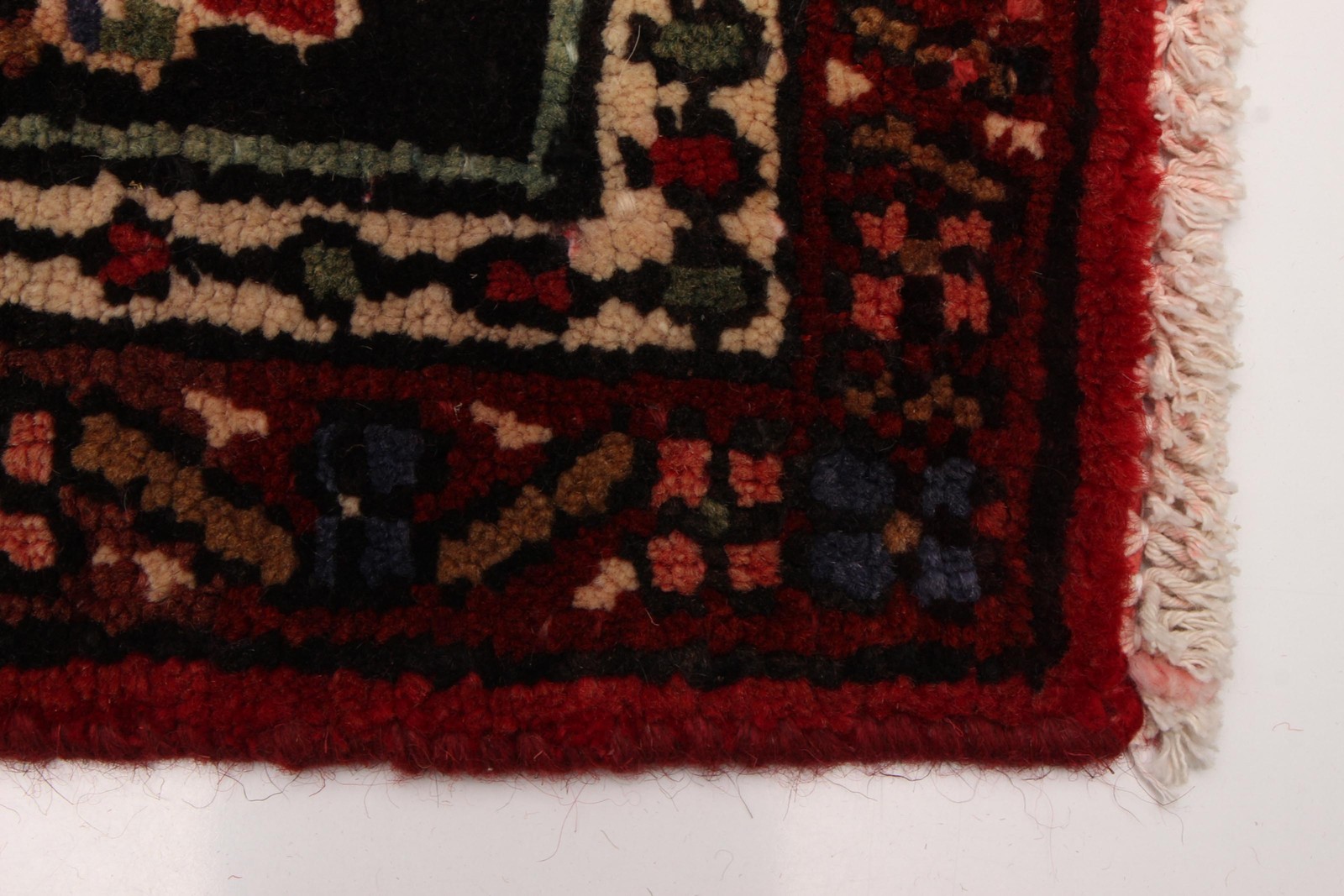 Vintage 7’3″ x 10’3″ Traditional Hand Knotted Vegetable Dye Wool Area Rug