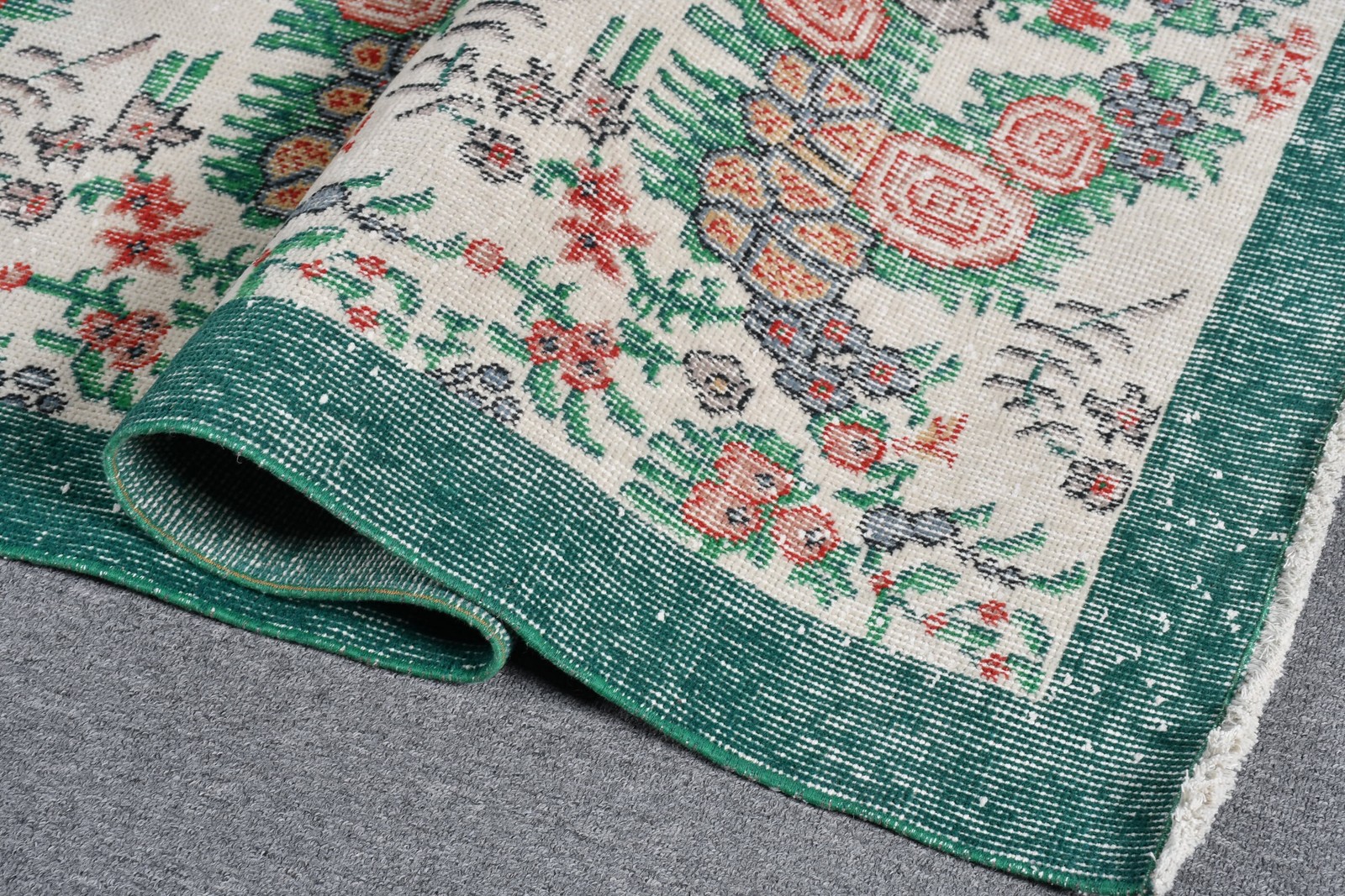 Vintage Turkish Area Rug 3,8×6,8 ft, Green Red Camouflage Wool Rug