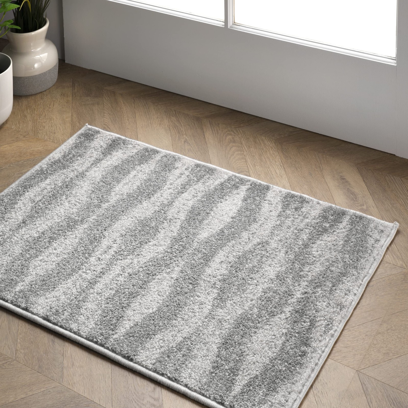 Tristan Grey/Off-White, 3′ x 5′, Wavy, Soft and Cozy, High Traffic, Stain Res…
