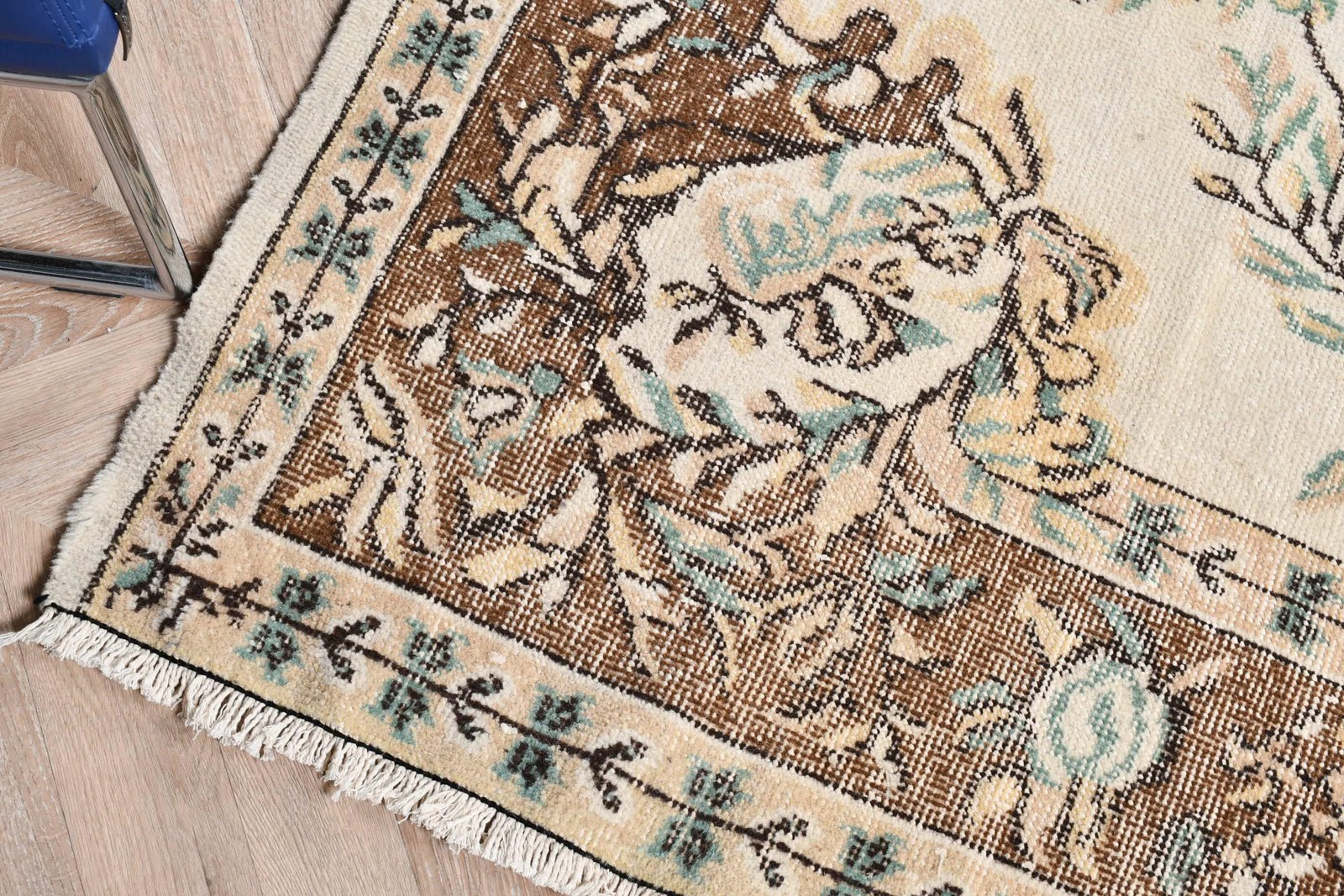 Vintage Turkish Large Rug 6×9,6 ft (184×292 cm), Brown Polka dot Rug