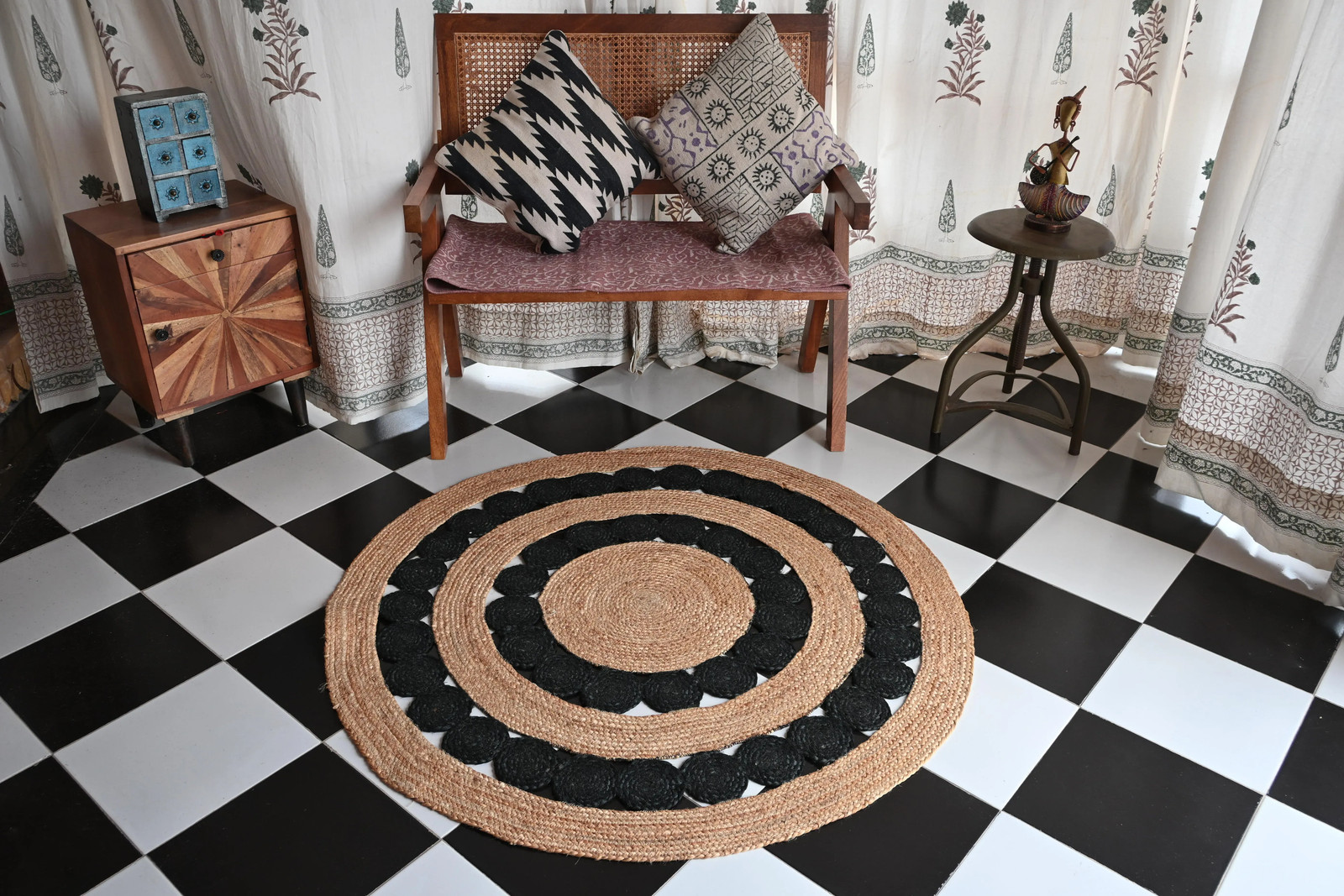 Rugmoda Jute Natural & Black Braided Polka Dot 4×4 ft Round Living Room Rug