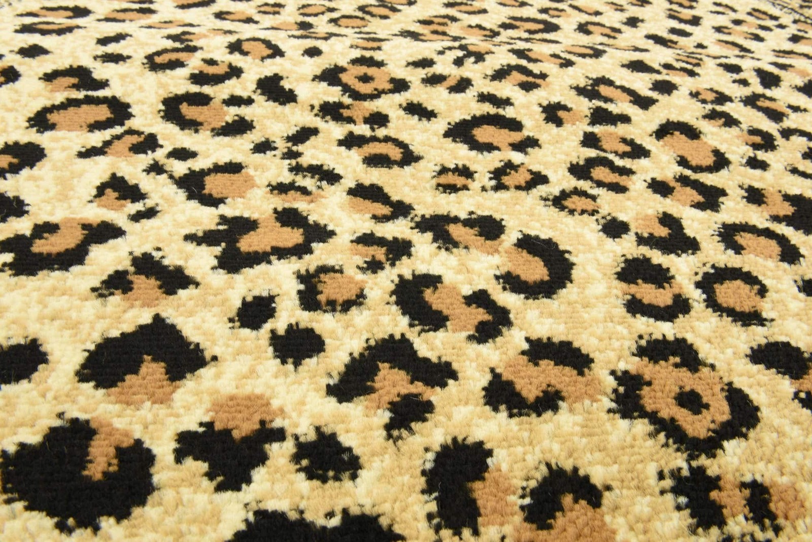 Wildlife Collection Animal Inspired with Cheetah Bordered Design Area Rug (4’…