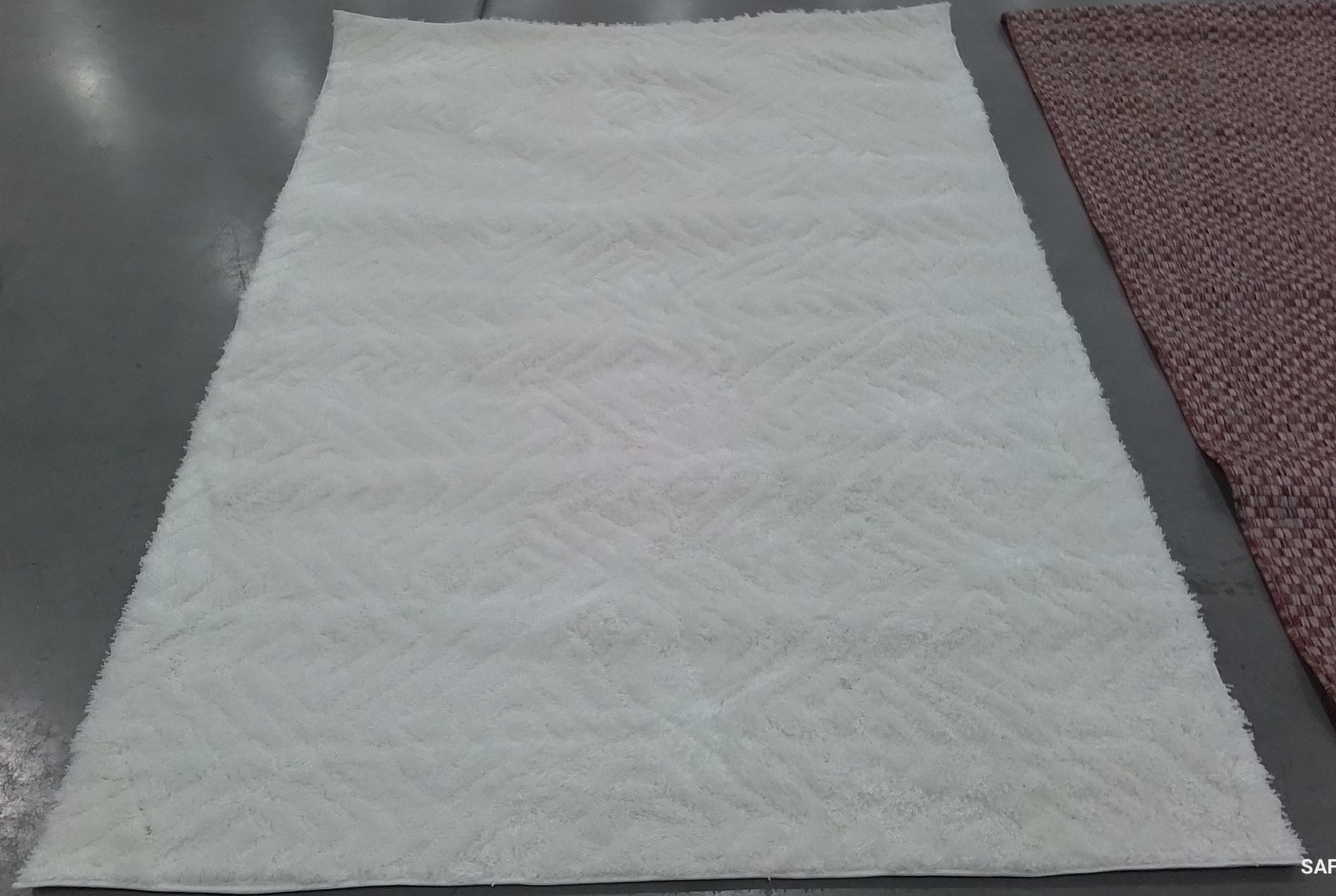WHITE 5′-0″ x 7′-0″ Pulled Thread Rug, Reduced Price 1172785020 THO652A-5
