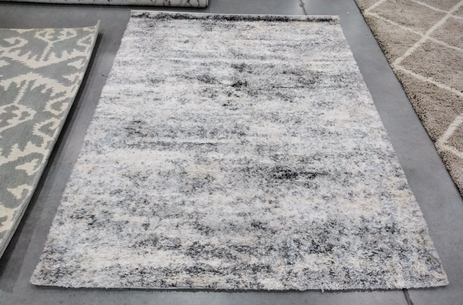 GREY BLUE / CREAM 5′-0″ x 7′-0″ Stained Rug Reduced Price 1172734234 BER219G-57