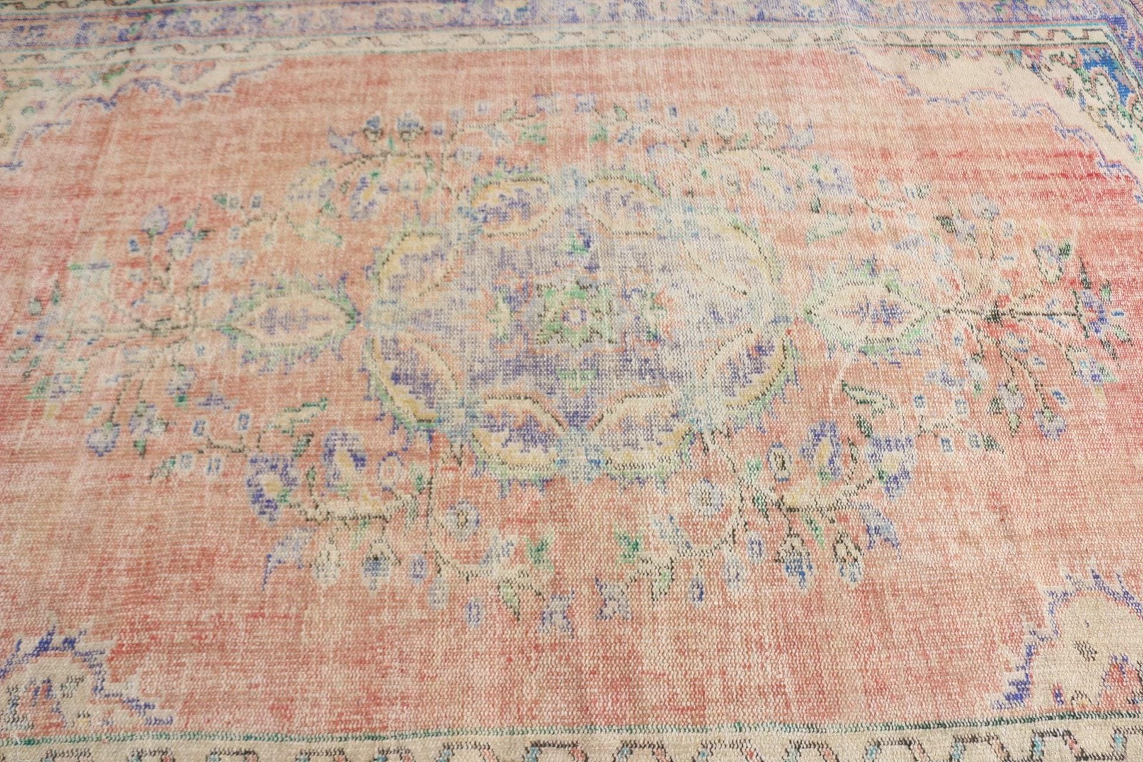 Vintage Turkish Rug 6,2×9 ft (189×274 cm), Red Blue Camouflage Rug