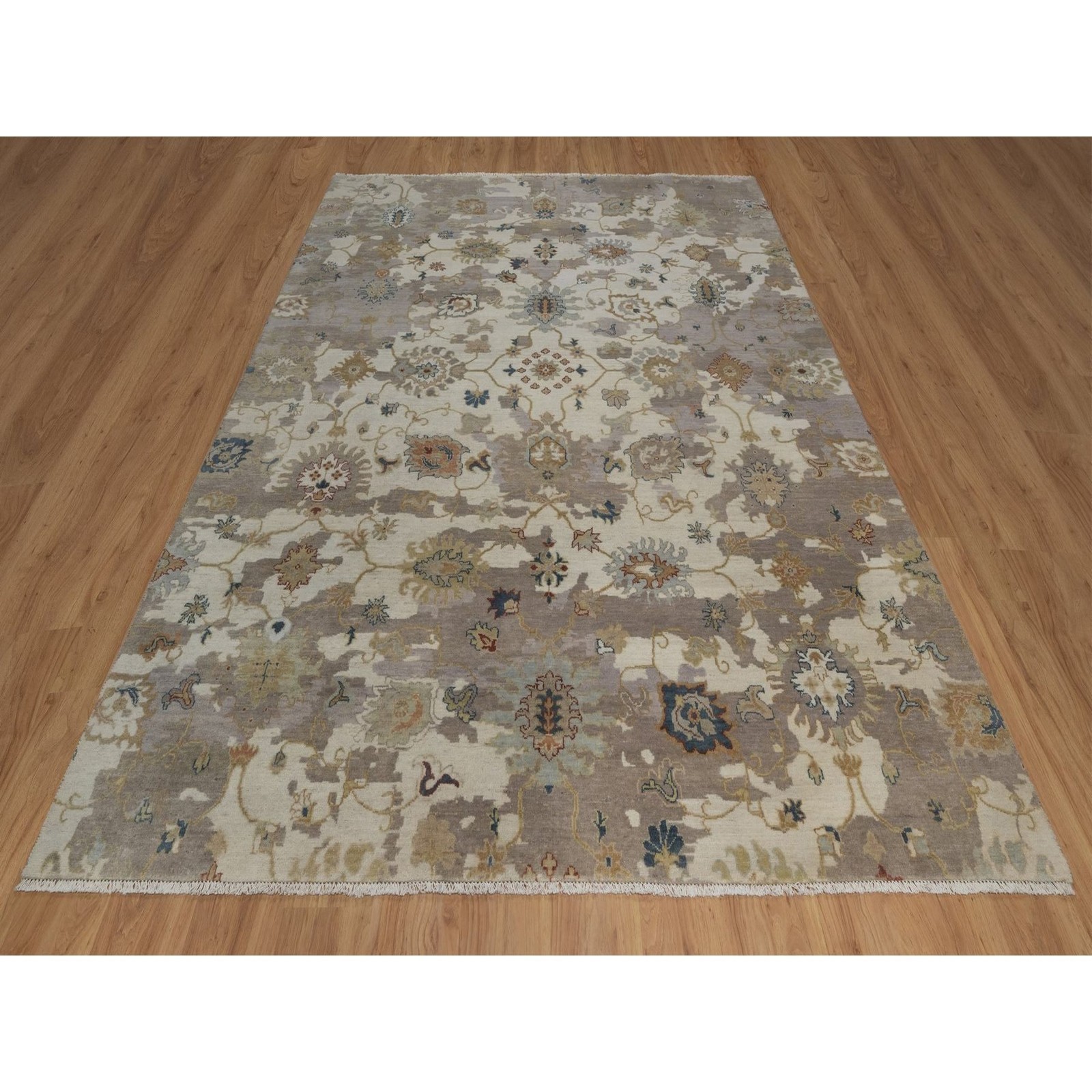 7’10″x10’1″ Ivory Hand Knotted Oushak with Leaf Design Wool Rug