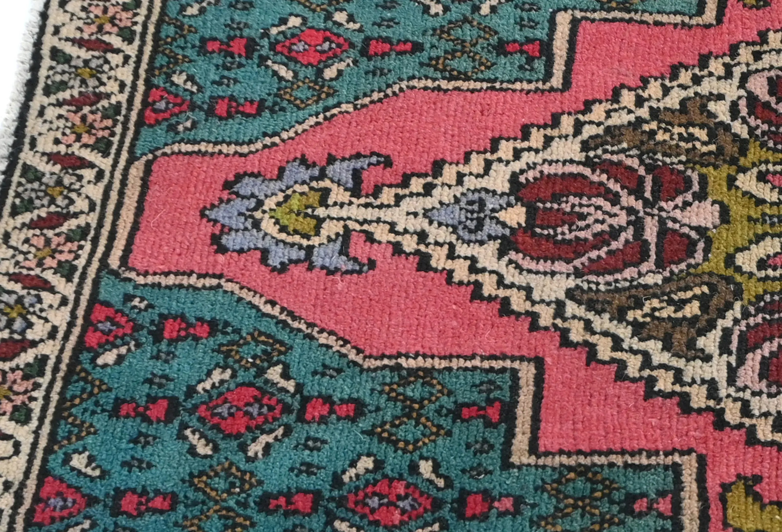 1’11 X 2’8 ft Semi-Antique Distressed Oriental Rug Muted Floral Design Carpet