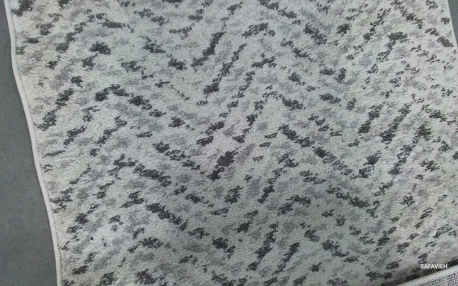 IVORY / CHARCOAL 2′-6″ x 16′-0″ Flaw in Rug Reduced Price 1172808880 ADR104N-216