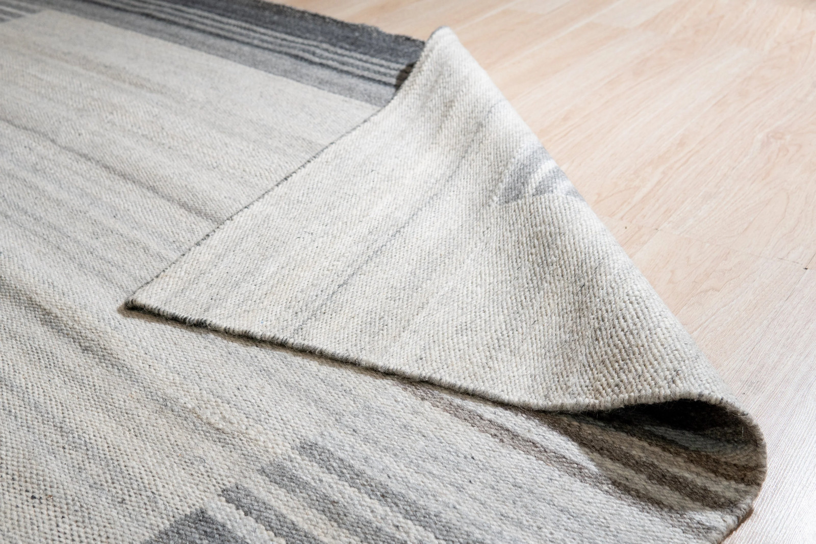 3’x5′ Classic Artistic Gray Flatweave Wool & Viscose Rug