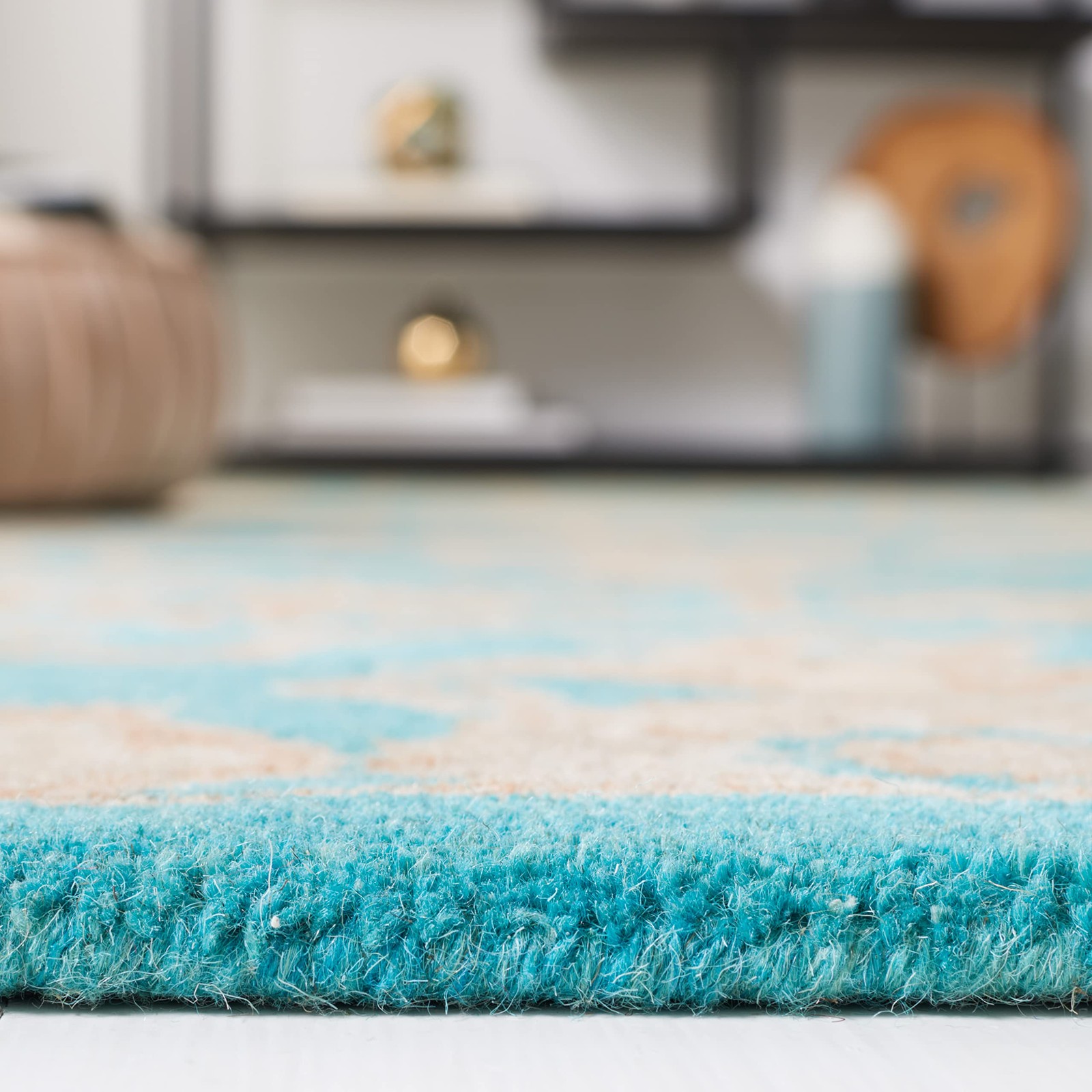 SAFAVIEH Heritage Collection Accent Rug – 2′ x 3′, Turquoise & Multi, Handmade T
