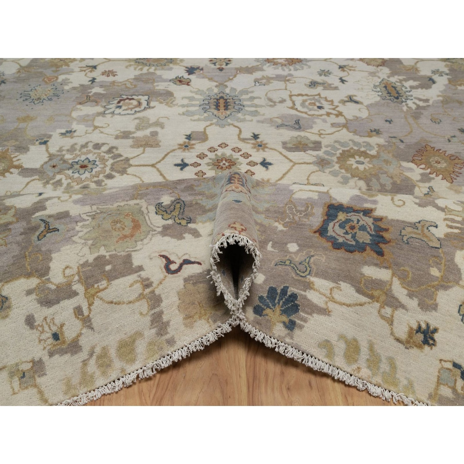 7’10″x10’1″ Ivory Hand Knotted Oushak with Leaf Design Wool Rug