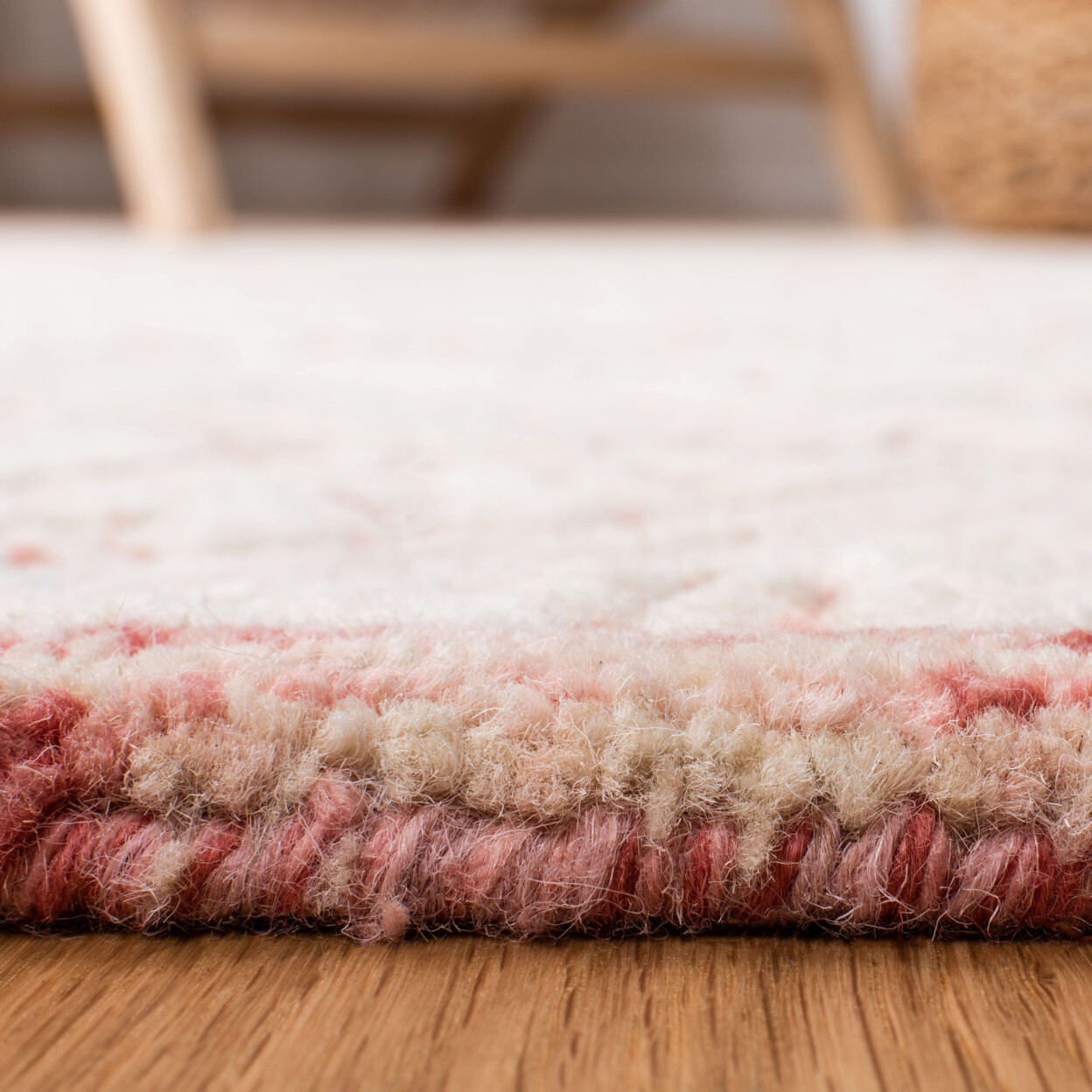 SAFAVIEH Glamour GLM660U Handmade Pink / Ivory Rug