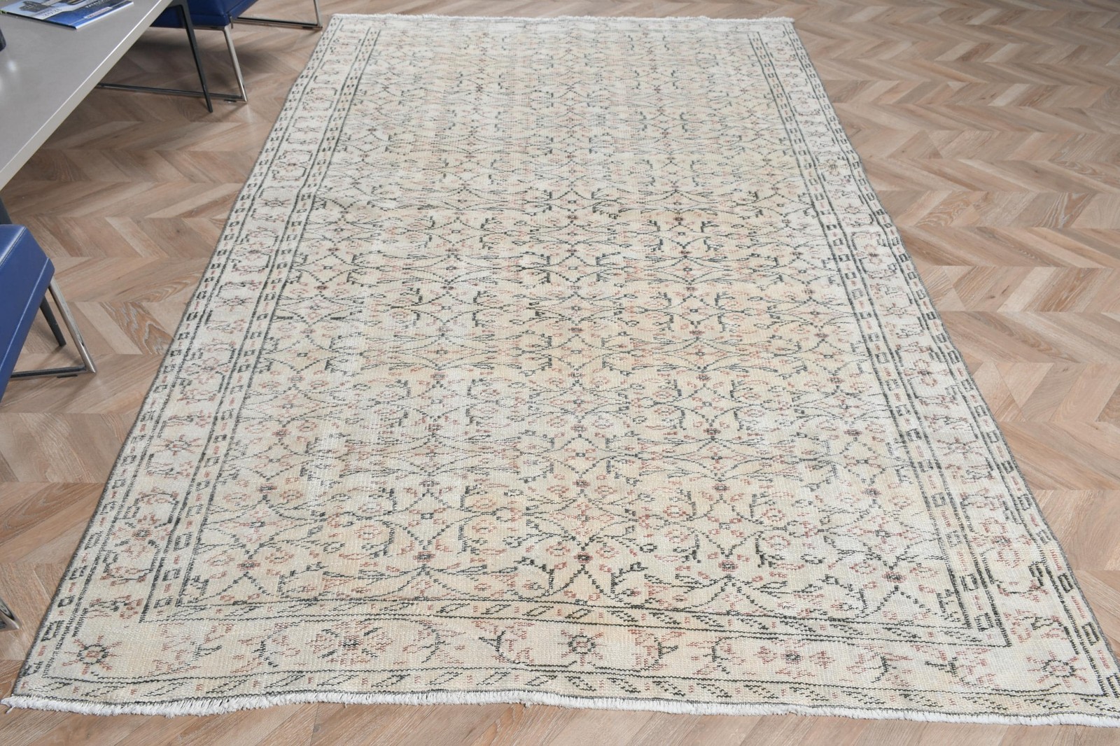 Turkish Vintage Rug 6×9,5 ft (182×290 cm), White Polka dot Rug