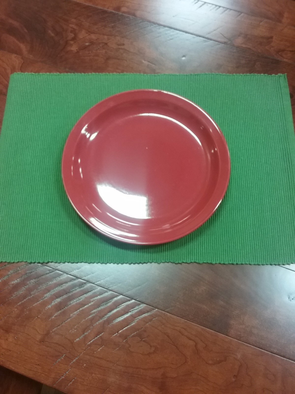 New. Reversible green rectangle textured place mat. 20″x13.5″. Free shipping