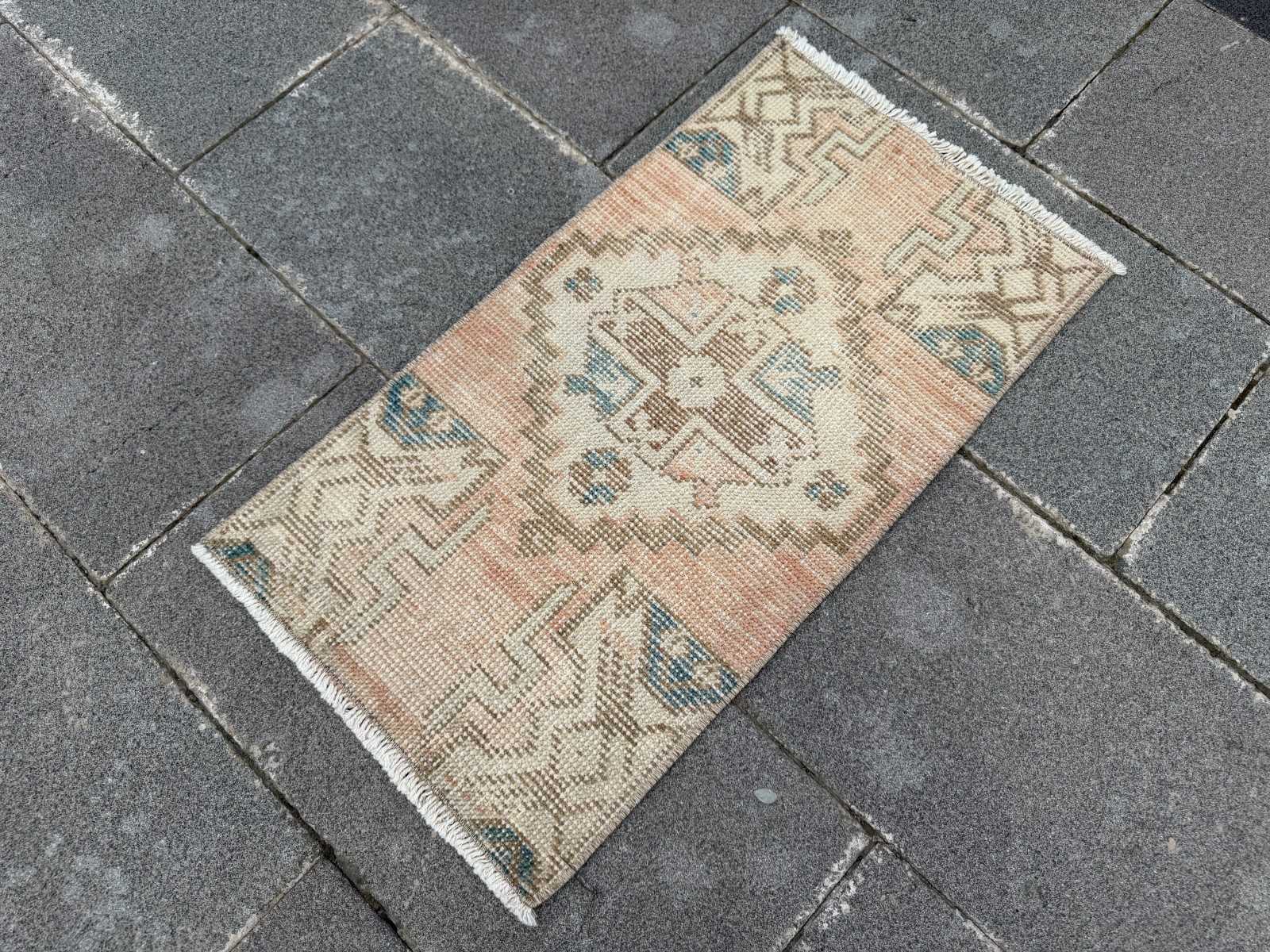 Vintage Turkish Oushak Rug 1.5×2.5 ft Pink Beige Accent Mat Wool Door Rug