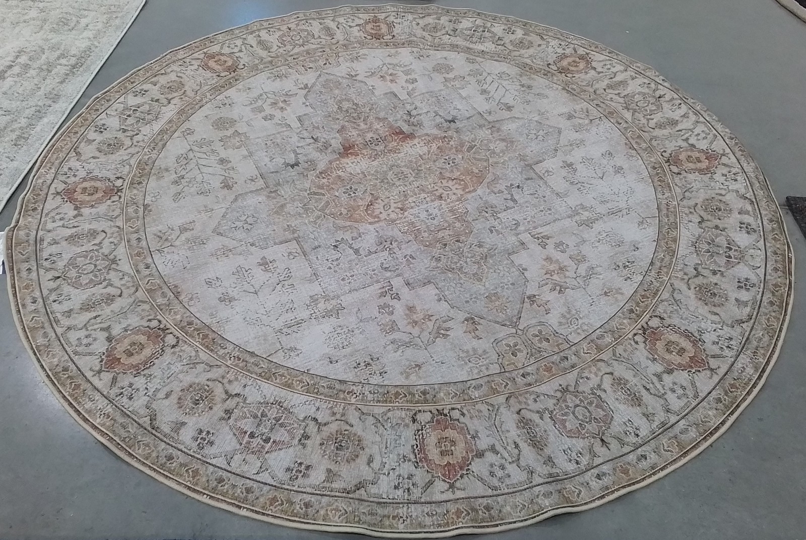 LIGHT GREY / RUST 7′-0″ x 7′-0″ Damaged Rug, Reduced Price 1172803216 TSN105F-7R