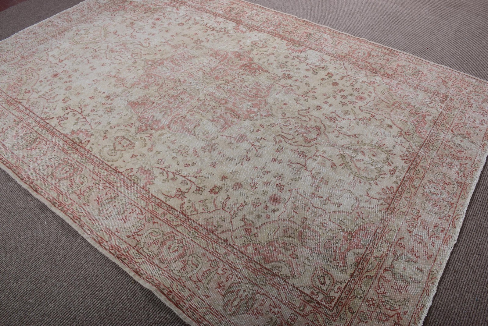 Vintage Turkish Rug 6,7×9,4 ft (205×288 cm), White Red Handmade Rug