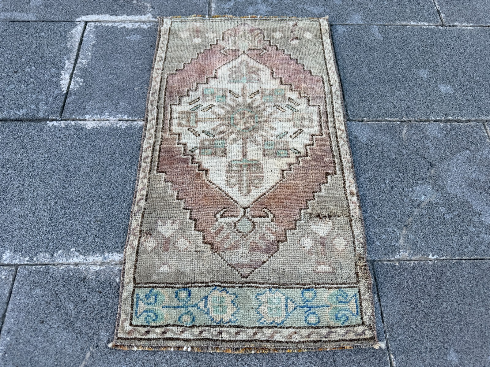 Vintage Oushak Rug 1.3×2.5 ft Muted Rose Turkish Accent Rug Pastel Boho Mat