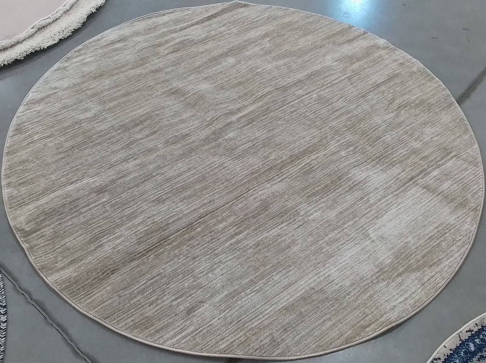 CREME 6′-7″ x 6′-7″ Flaw in Rug, Reduced Price 1172804674 VSN606F-7R