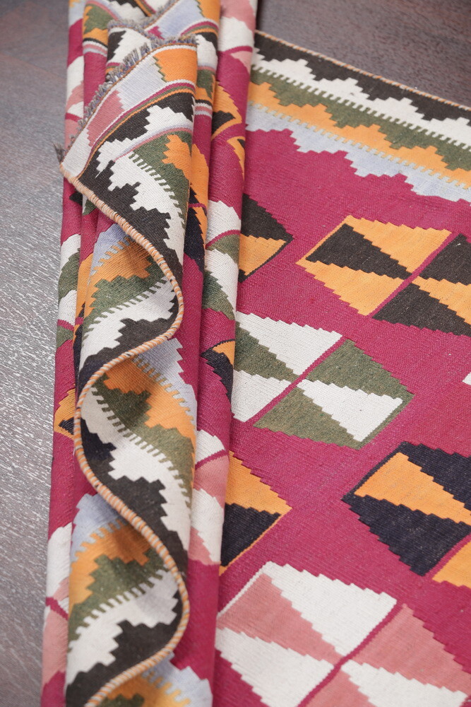 Pink Geometric Kilim Shiiraaz Reversible Rug 5×9 Wool Hand-woven Tribal Carpet