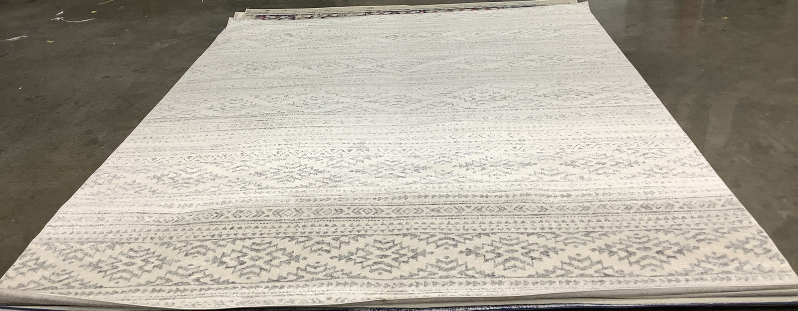 IVORY / GREY 10′-0″ x 13′-0″ Back Stain Rug, Reduced Price 1172683951 TUL272A-10