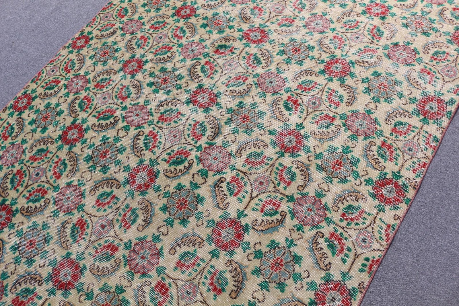 Vintage Large Rug 5,7×9,6 ft, Turkish Red Southwestern Wool Rug