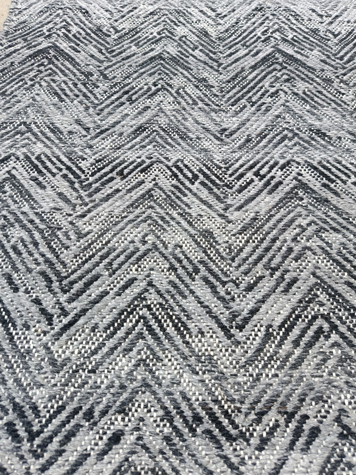 5×8 ft Jakart Black and White Striped Area Rug – Modern Hand-Woven Design