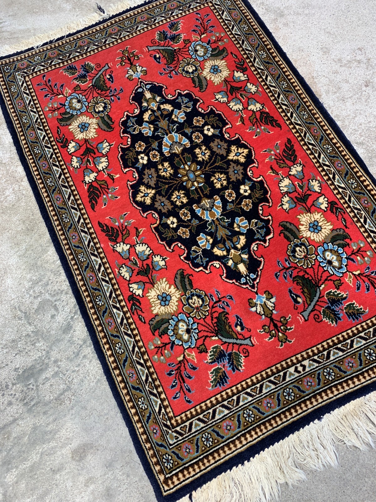 2’x3′ Very Fine Hand-Knotted 100% Wool Qume Rug