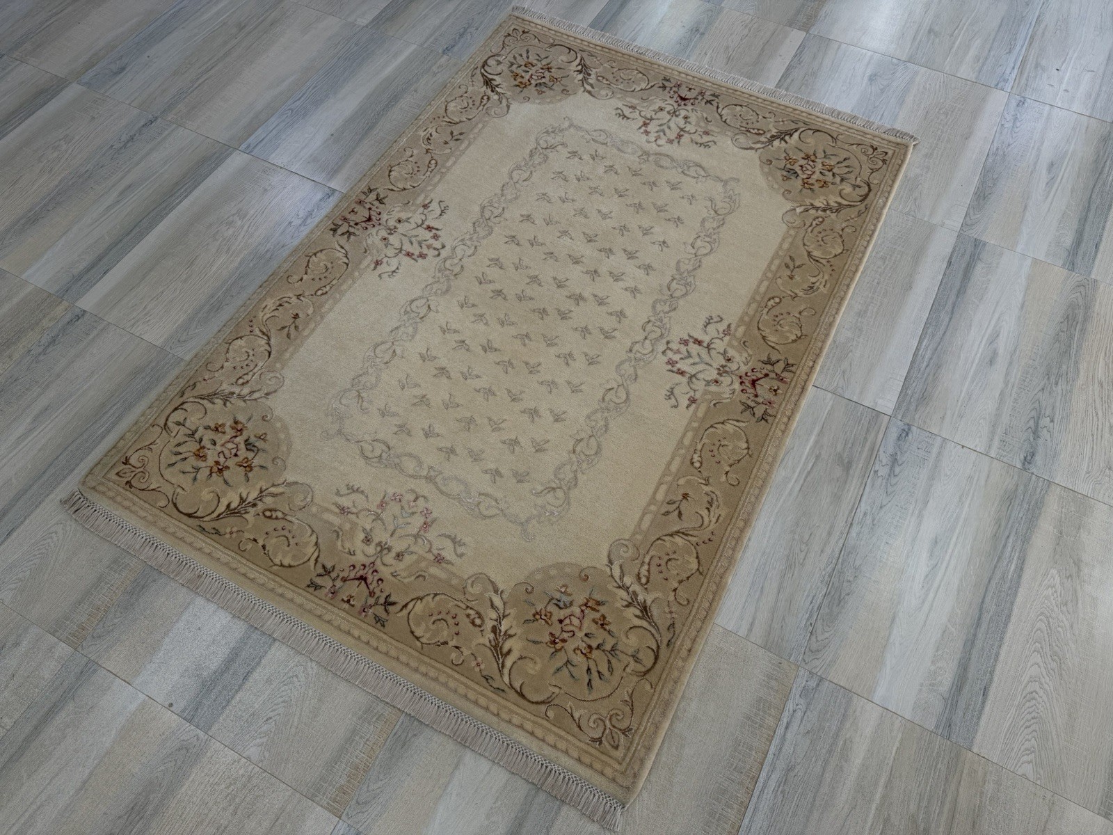 Vintage Hand Knotted Area Rug 4×6 ft Pure Wool Cream French Savonnerie Style