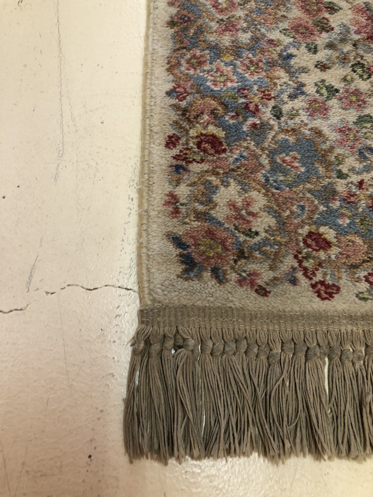 Vintage Karastan Ivory Kirman 788 Pattern Oriental Area Rug 2′ 2″ X 4′