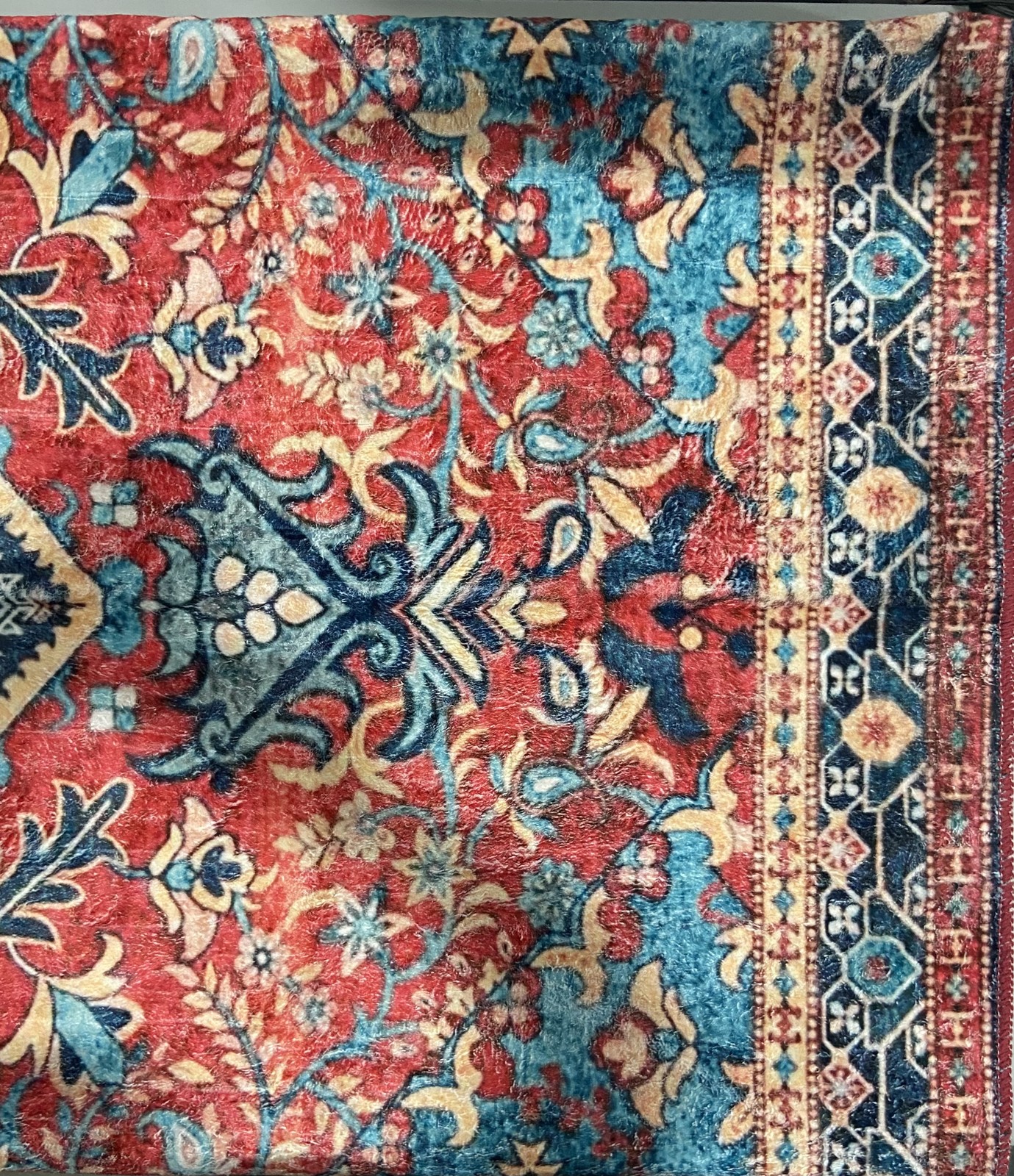 KATHY IRELAND HOME BRUSHED FLANNEL WASHABLE 5FT X 7FT RUNNERS RUG – VINTAGE RUBY