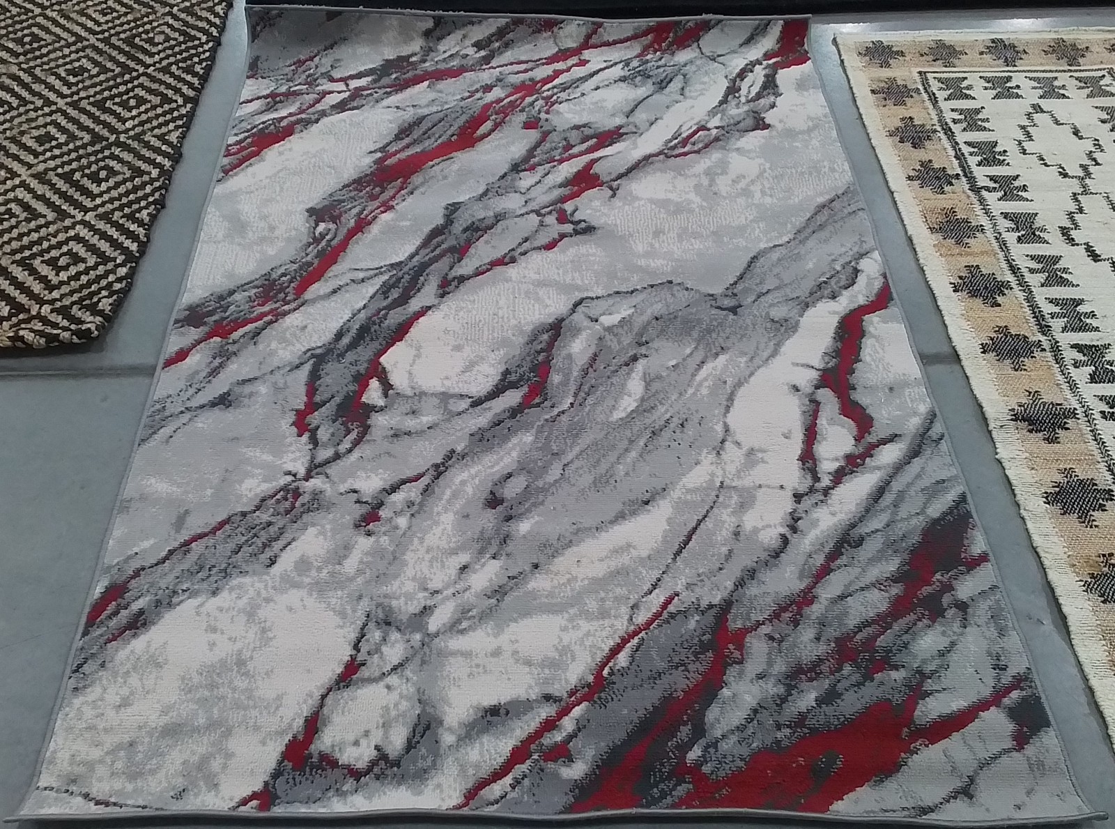 GREY / RED IVORY 4′-0″ x 6′-0″ Flaw in Rug, Reduced Price 1172790359 ODY822F-4