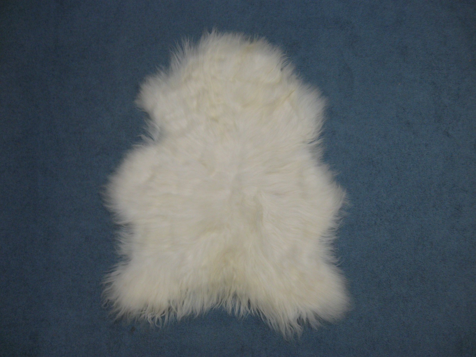 Real 36″ Natural Creamy White Icelandic Sheepskin (7-201-G34)