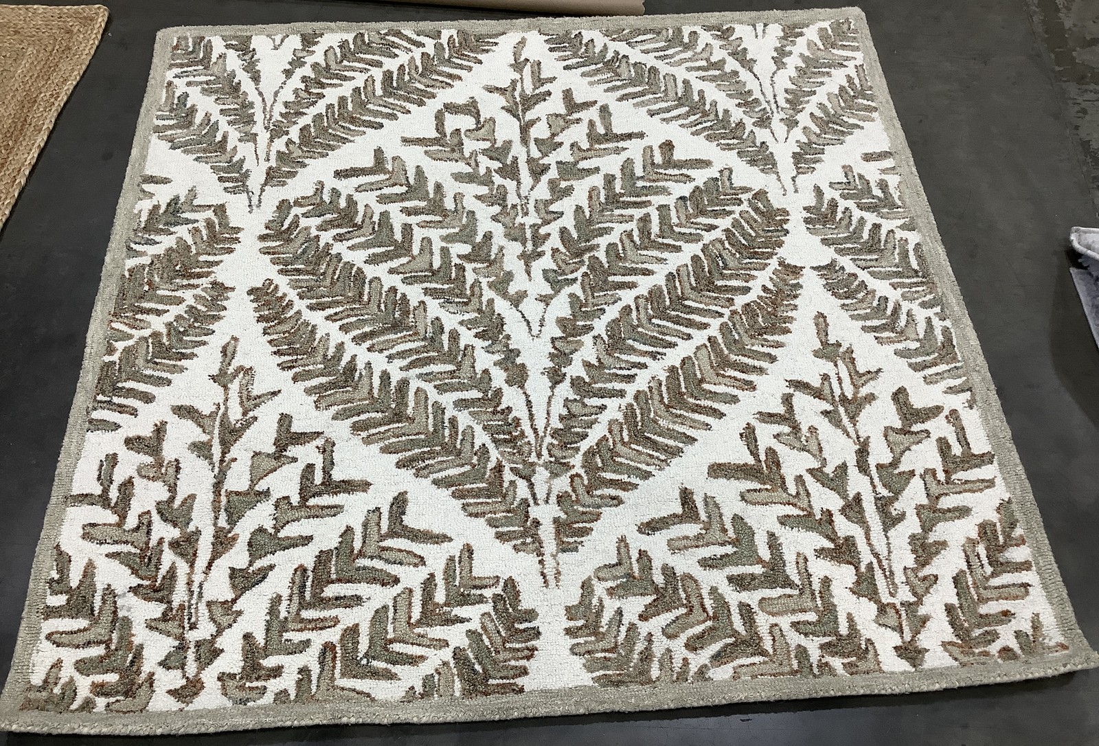 IVORY / BROWN 5′-0″ x 5′-0″ Back Stain Rug, Reduced Price 1172682699 CPR208T-5SQ