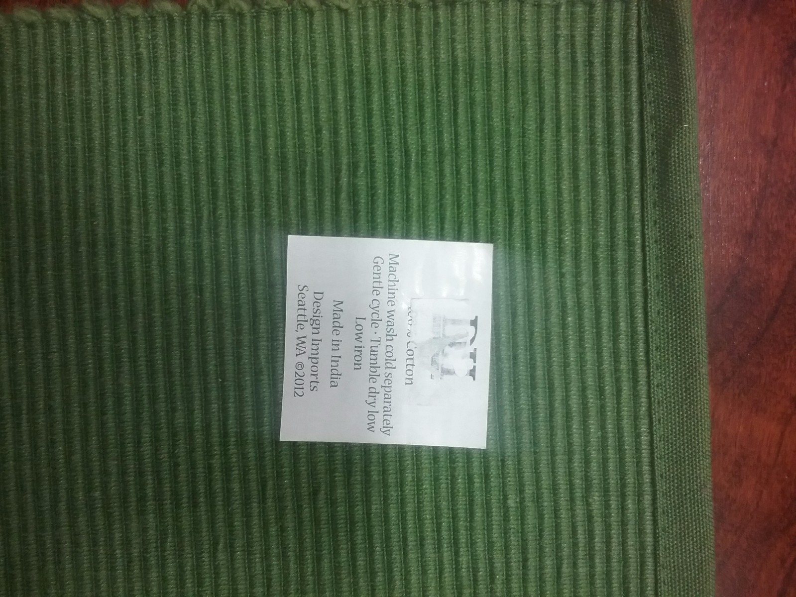 New. Reversible green rectangle textured place mat. 20″x13.5″. Free shipping