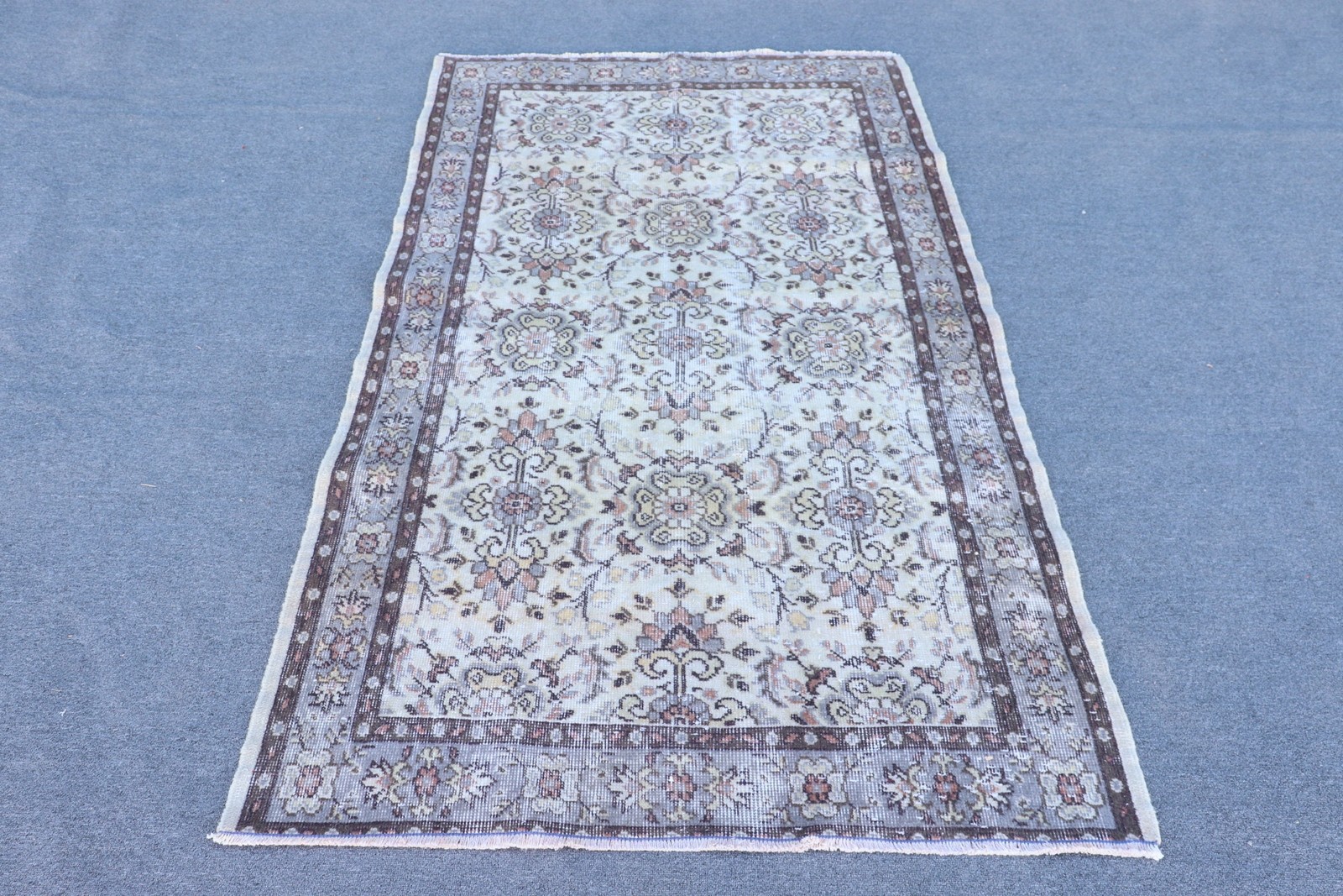 Vintage Turkish Rug 3,9×6,6 ft (118×201 cm), Rug White Wool Rug