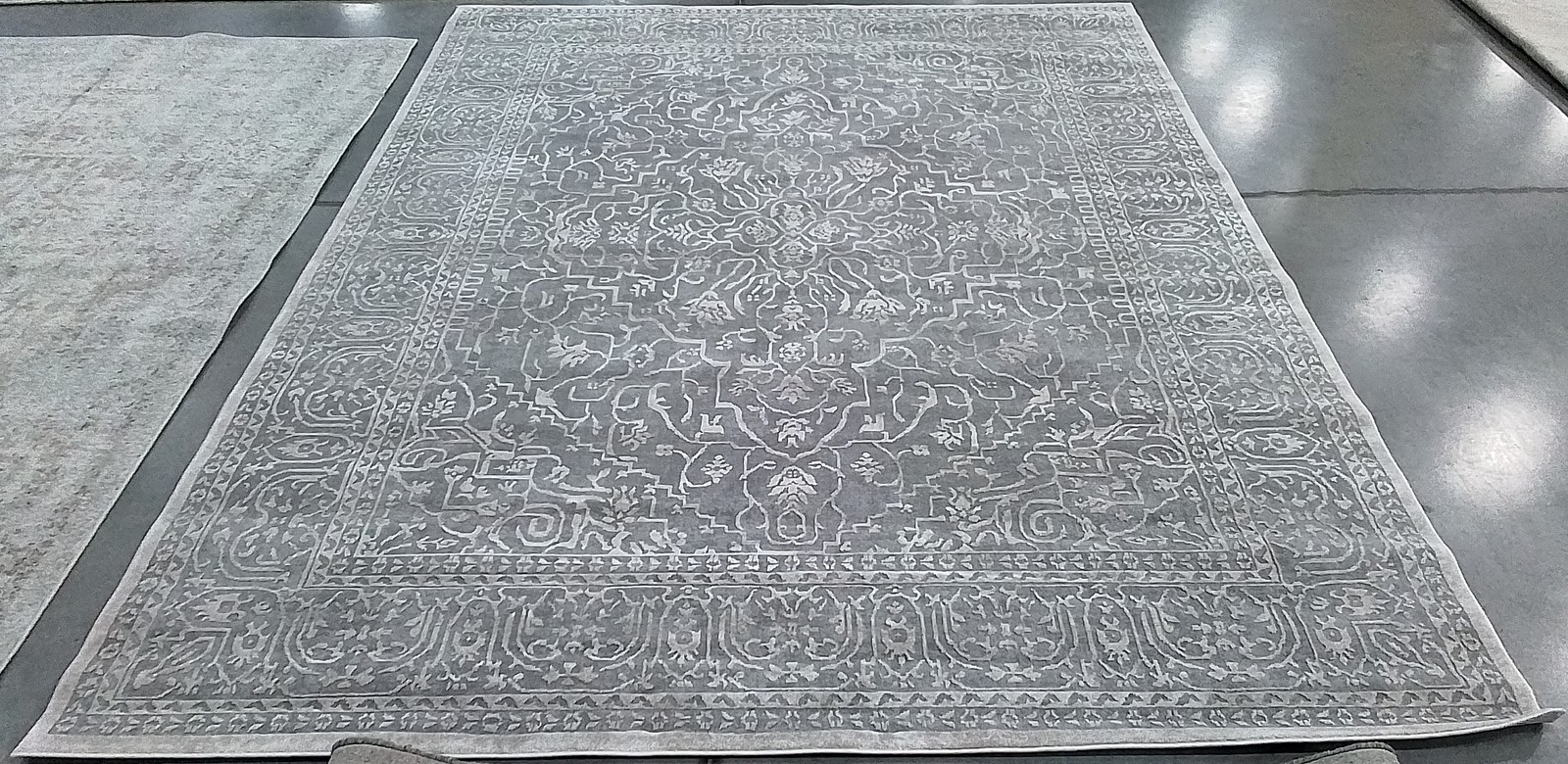 LTGREY / CREAM 8′-0″ x 10′-0″ Back Stain Rug, Reduced Price 1172807724 RFT670C-8