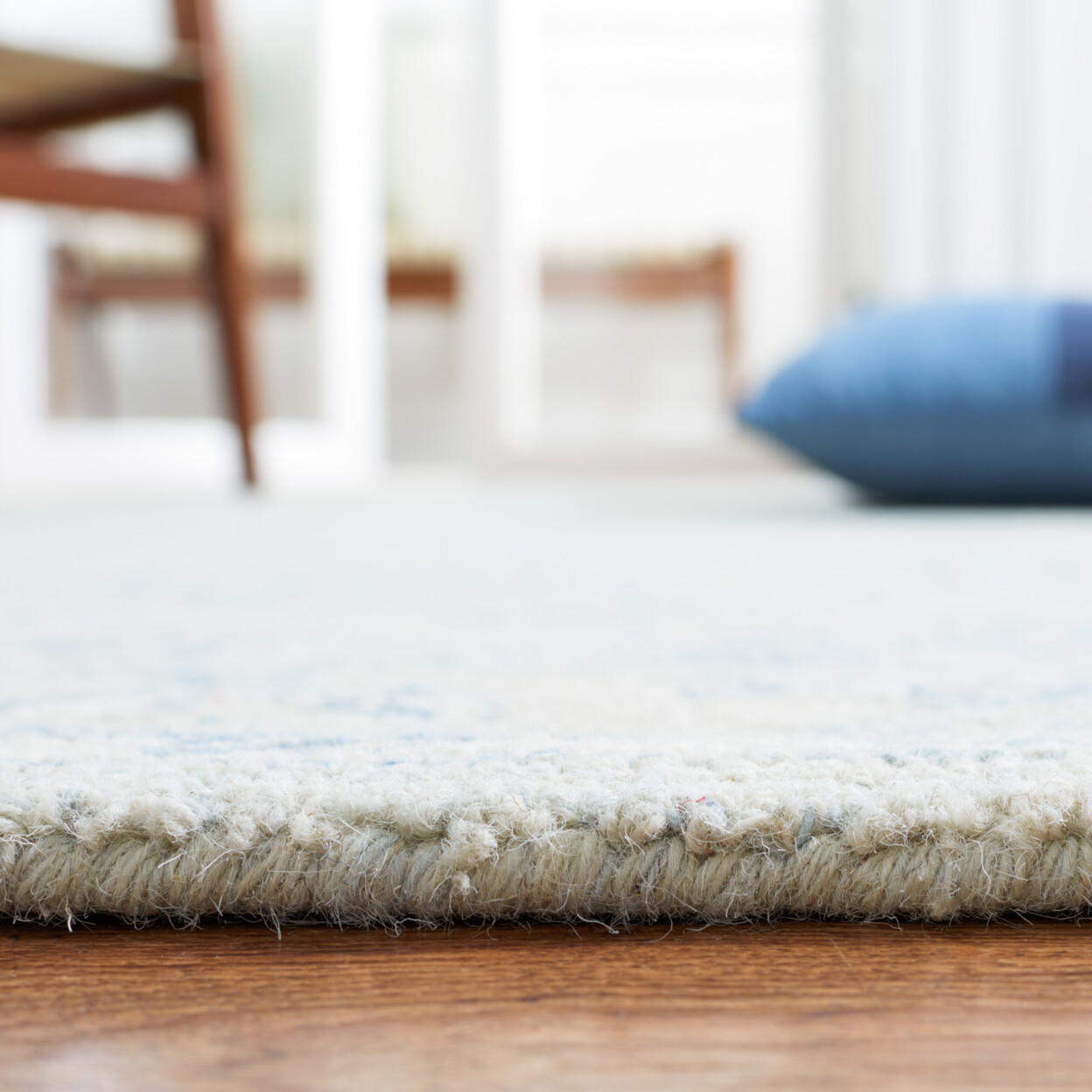 SAFAVIEH Micro-Loop MLP535M Handmade Blue / Beige Rug