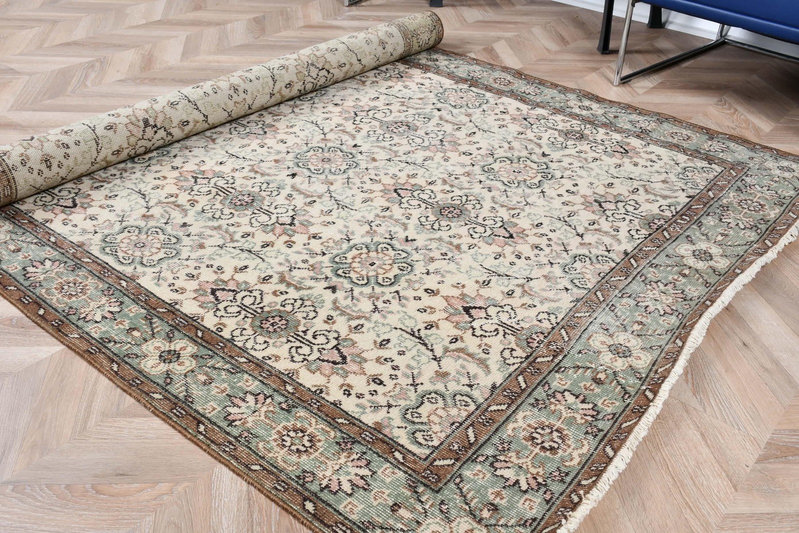 Vintage Large Rug, 5,5×8,5 ft Turkish Rug, Beige Wool Rug