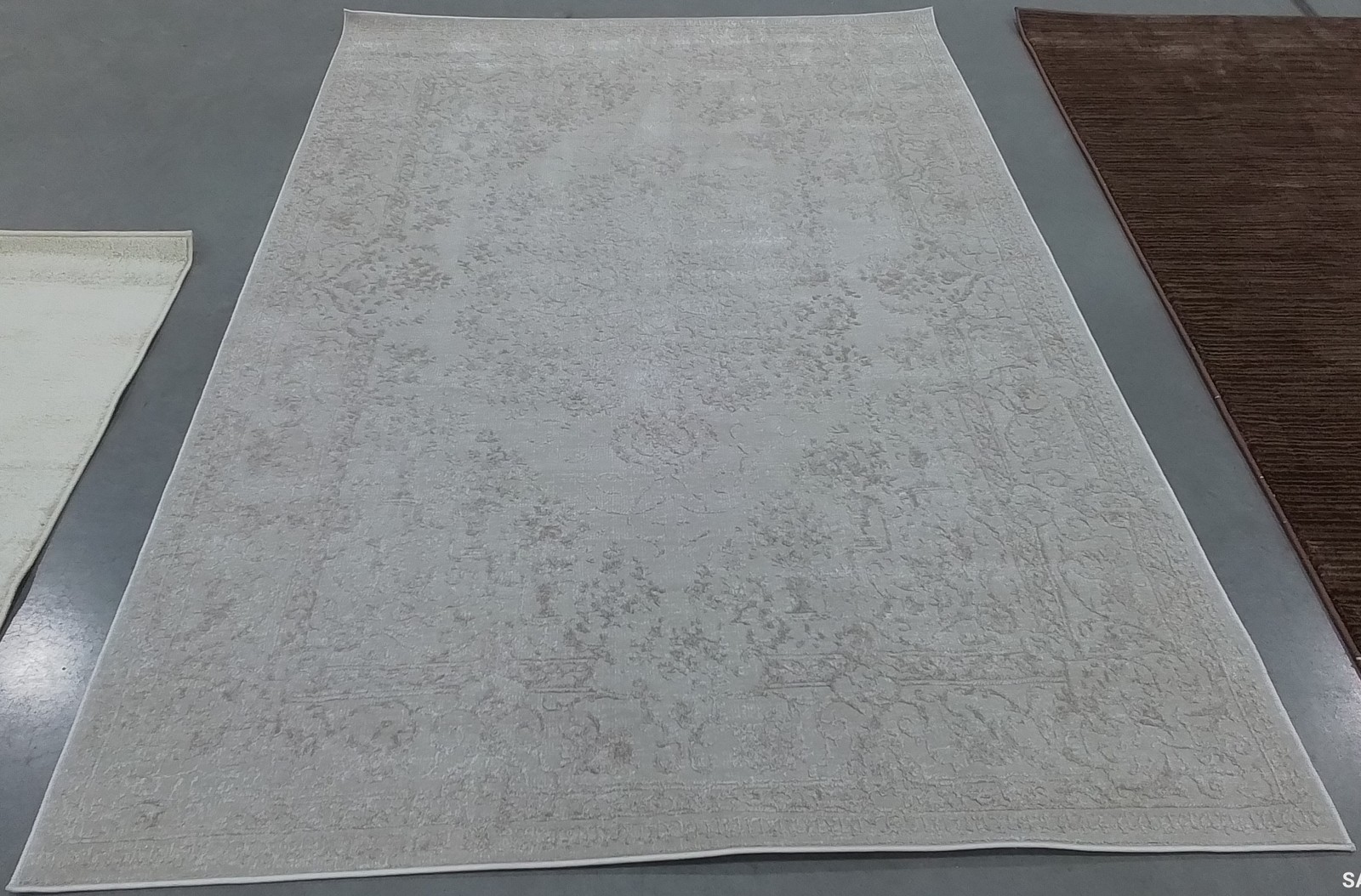 CREME / IVORY 5′-1″ x 7′-6″ Back Stain Rug, Reduced Price 1172805846 RFT664D-5