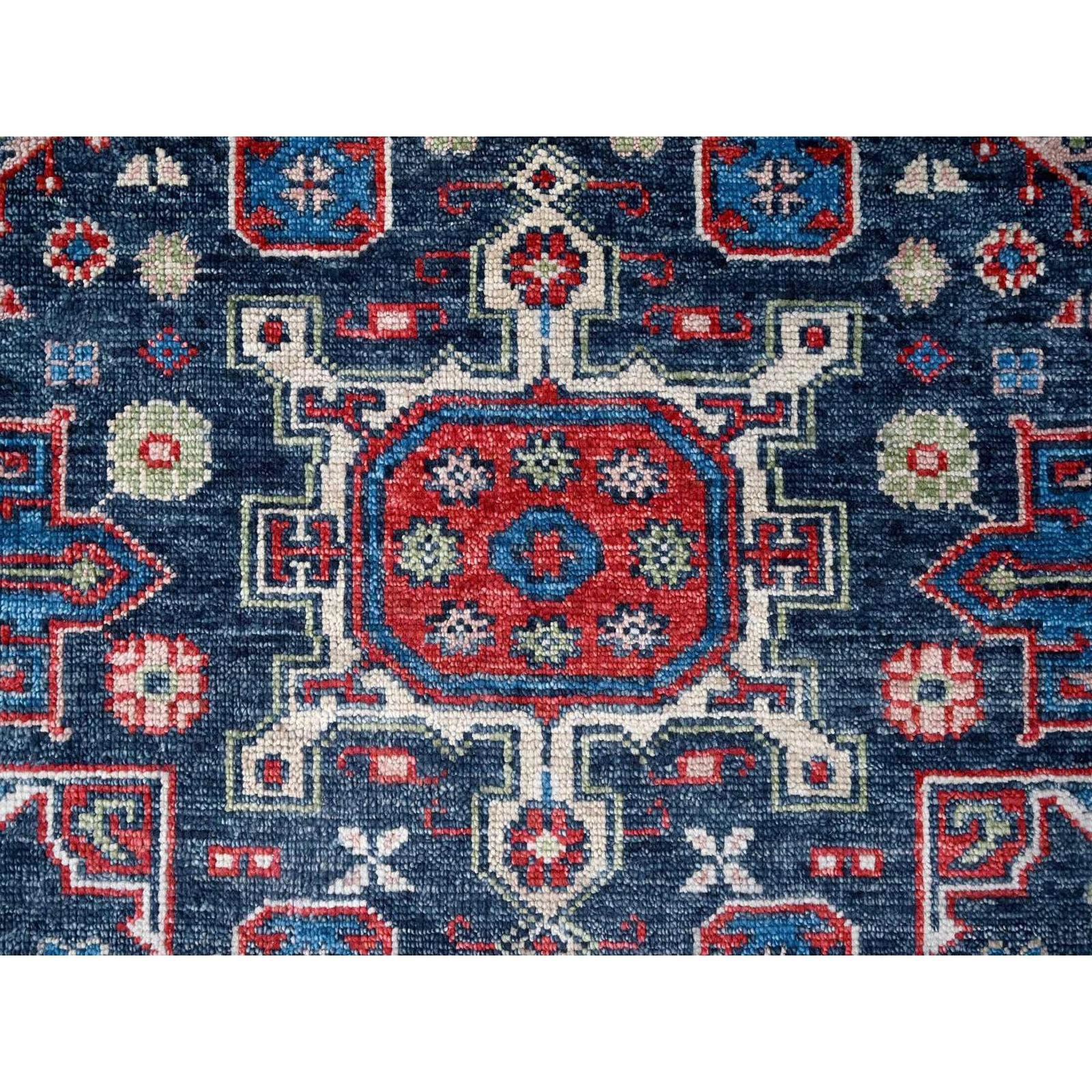 7’9″x7’9″ Black Karjihooz Heris Pure Wool Hand Knotted Round Oriental Rug R84319