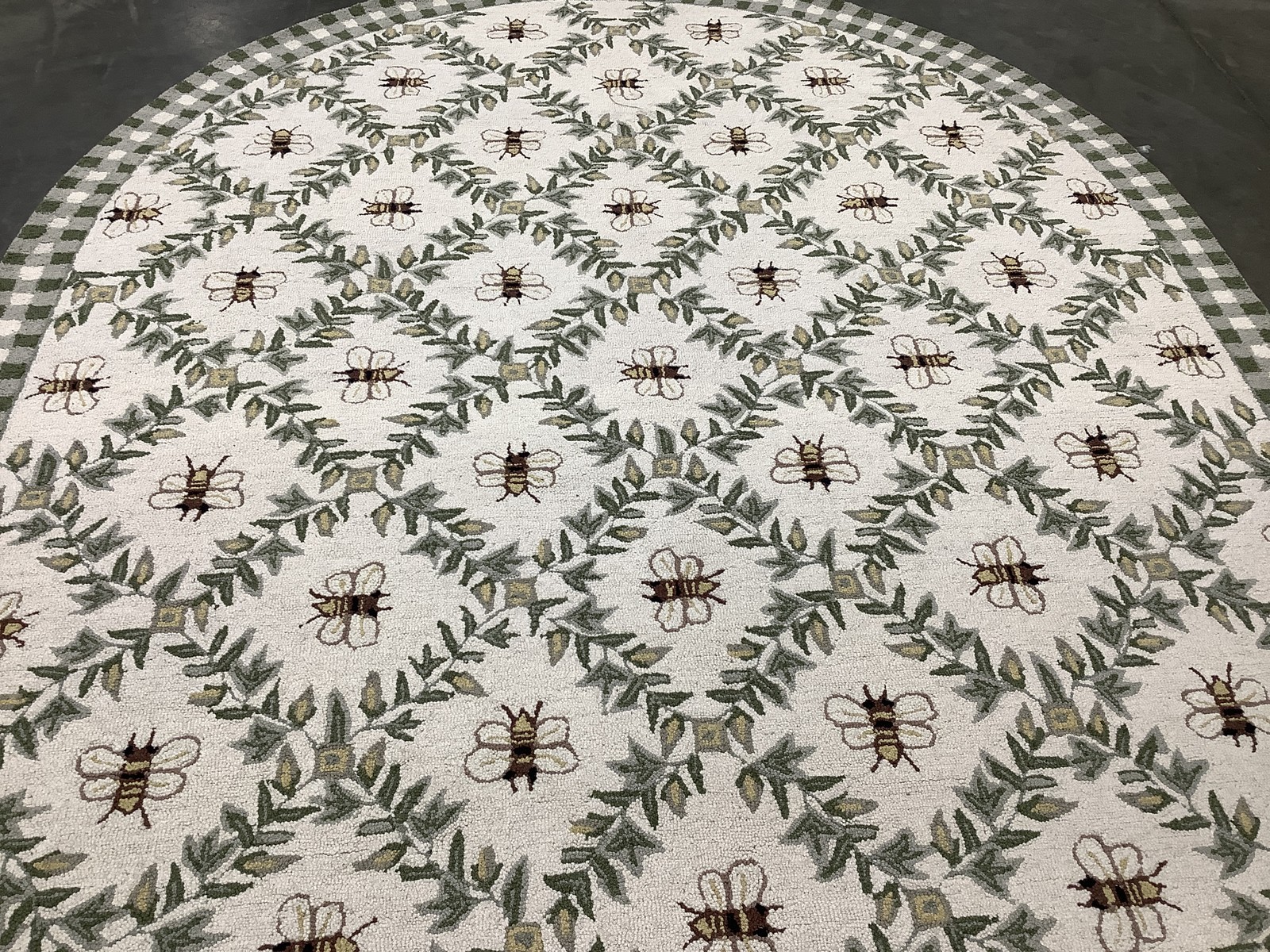 IVORY / GREEN 7′-6″ x 9′-6″ Hole in Rug, Reduced Price 1172685971 HK55A-8OV