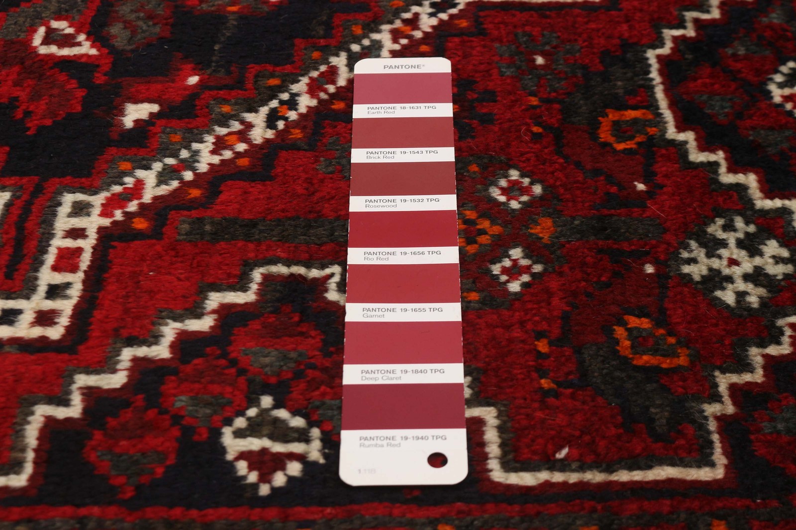 Vintage 3’7″ x 5’4″ Traditional Hand Knotted Vegetable Dye Wool Area Rug