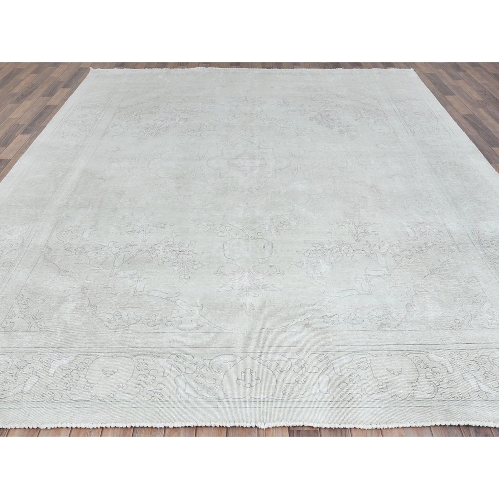 9’5″x12’6″ Ivory Worn Wool Hand Knotted Vintage Farsian Tebraz Rug R81691