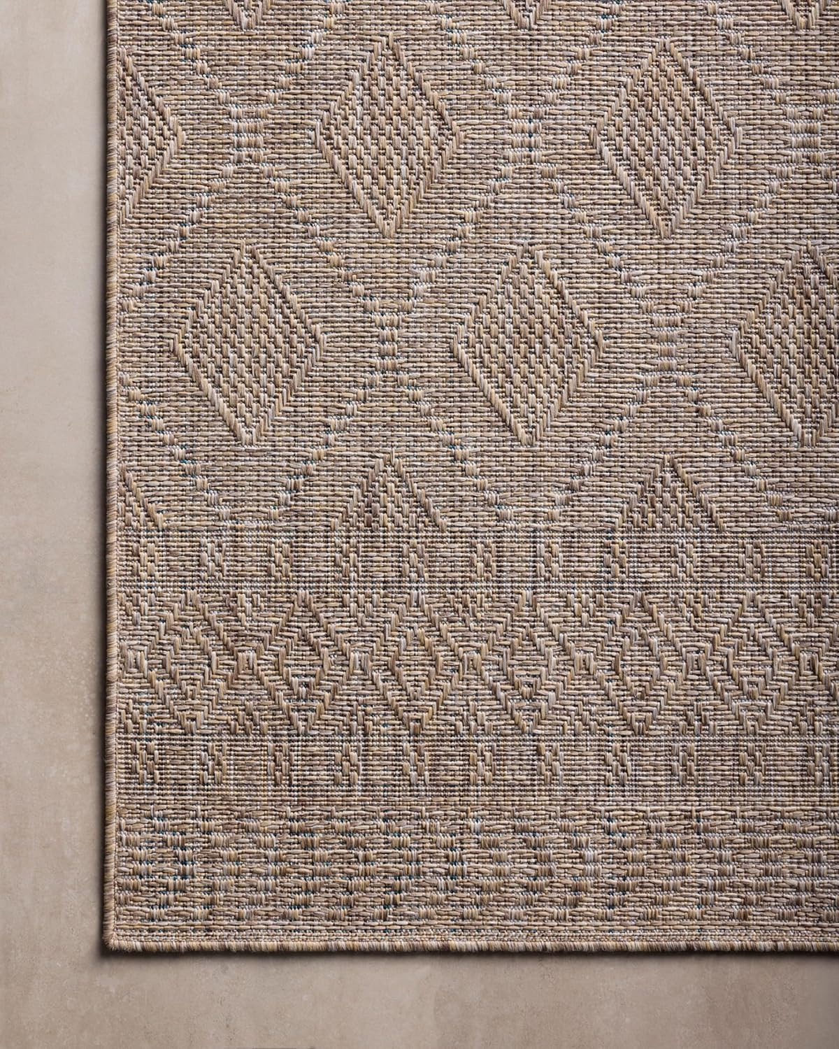 Loloi Topanga Collection 5’3″ x 7’6″ Natural/Mist Indoor/Outdoor Area Rug