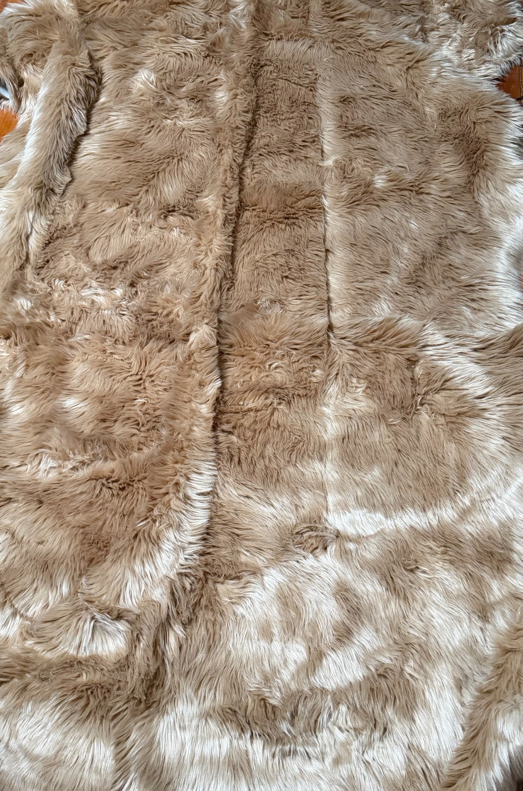 LAMBZY 6′ x 8′ Faux Sheepskin Super Soft Hypoallergenic Free Shape Octo Pelt Rug