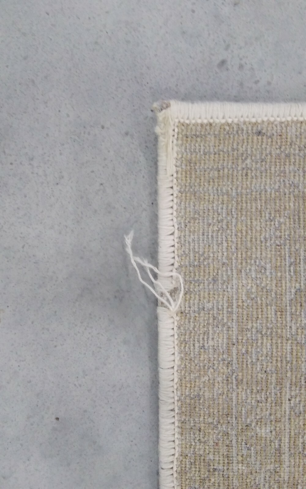 CREME 3′-3″ X 5′-7″ Damaged Binding Rug, Reduced Price 1172701026 VTG138-3440-3