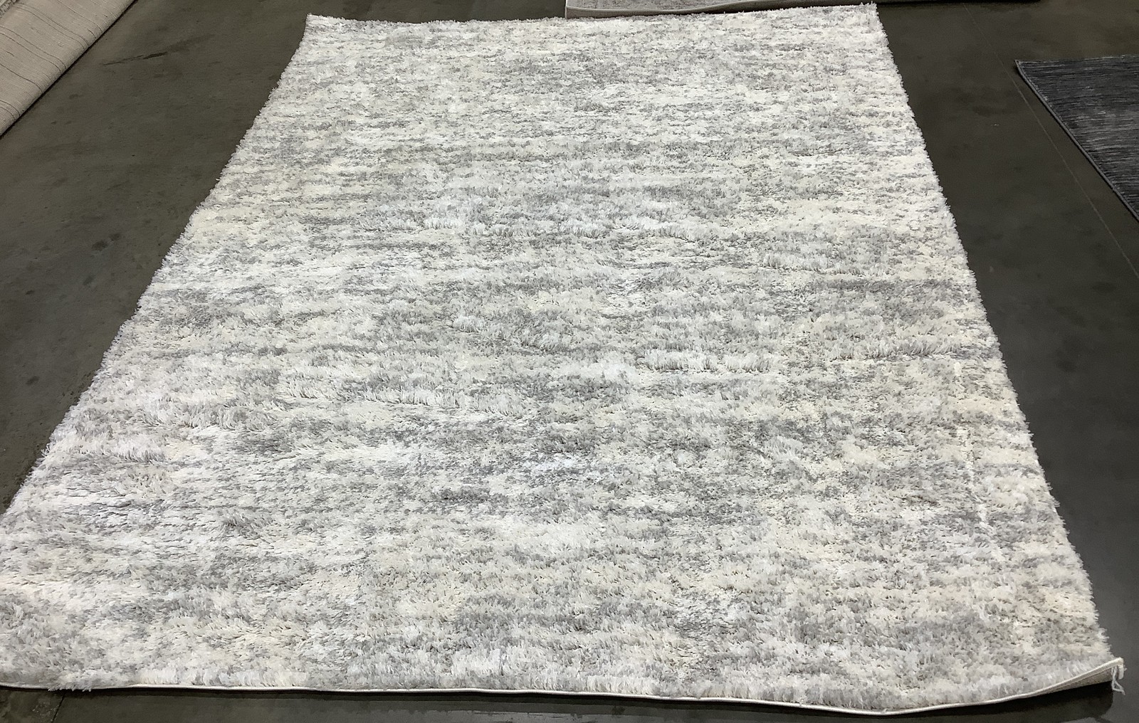IVORY / LT GREY 6′-7″ x 9′-0″ Back Stain Rug, Reduced Price 1172682713 BER563F-7