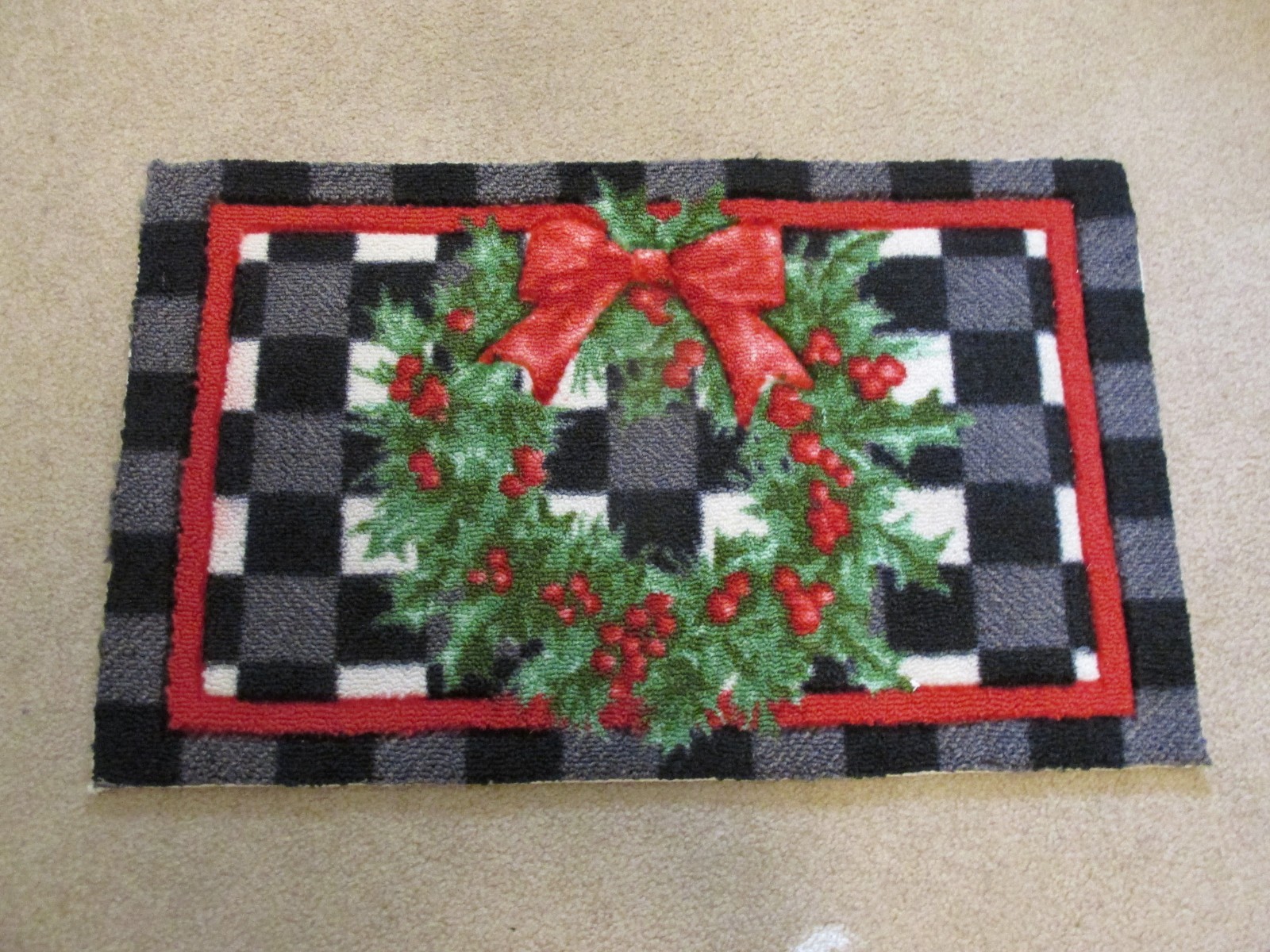 Christmas Hooked Accent Rug Door Mat Checked Background Wreath w/Bow 18×29