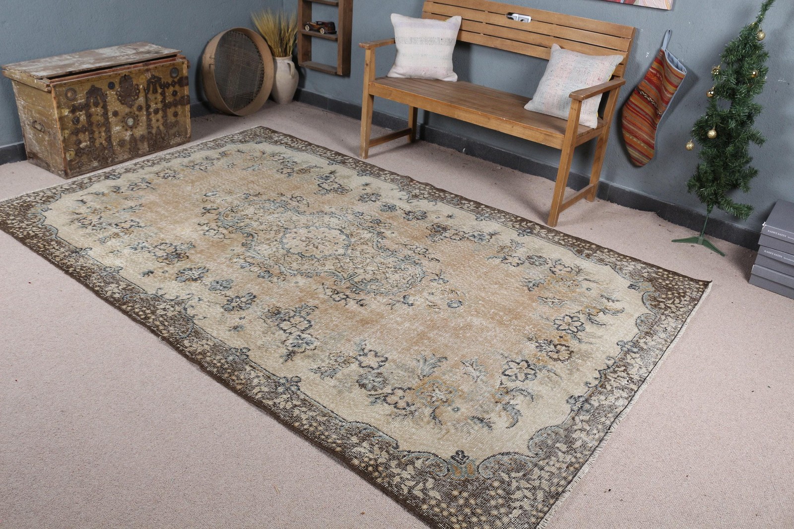 Vintage Turkish Rug 5,8×9,1 ft (176×277 cm), Brown Floral Wool Rug